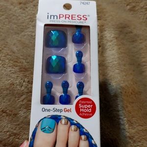 Impress Press on Toenails blue iridiscent